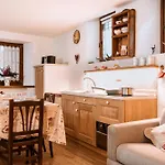 Apartment Maison De L'ecureuil Courmayeur