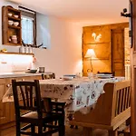 Maison De L'ecureuil Apartment